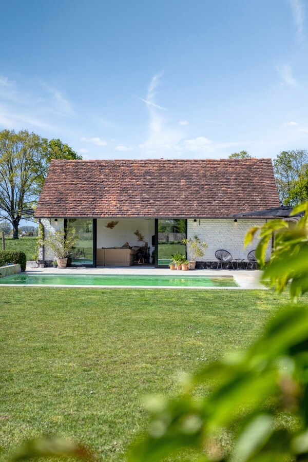 Uitzonderlijk gelegen landelijke villa in Anzegem | 2300m2 | vergezichten 