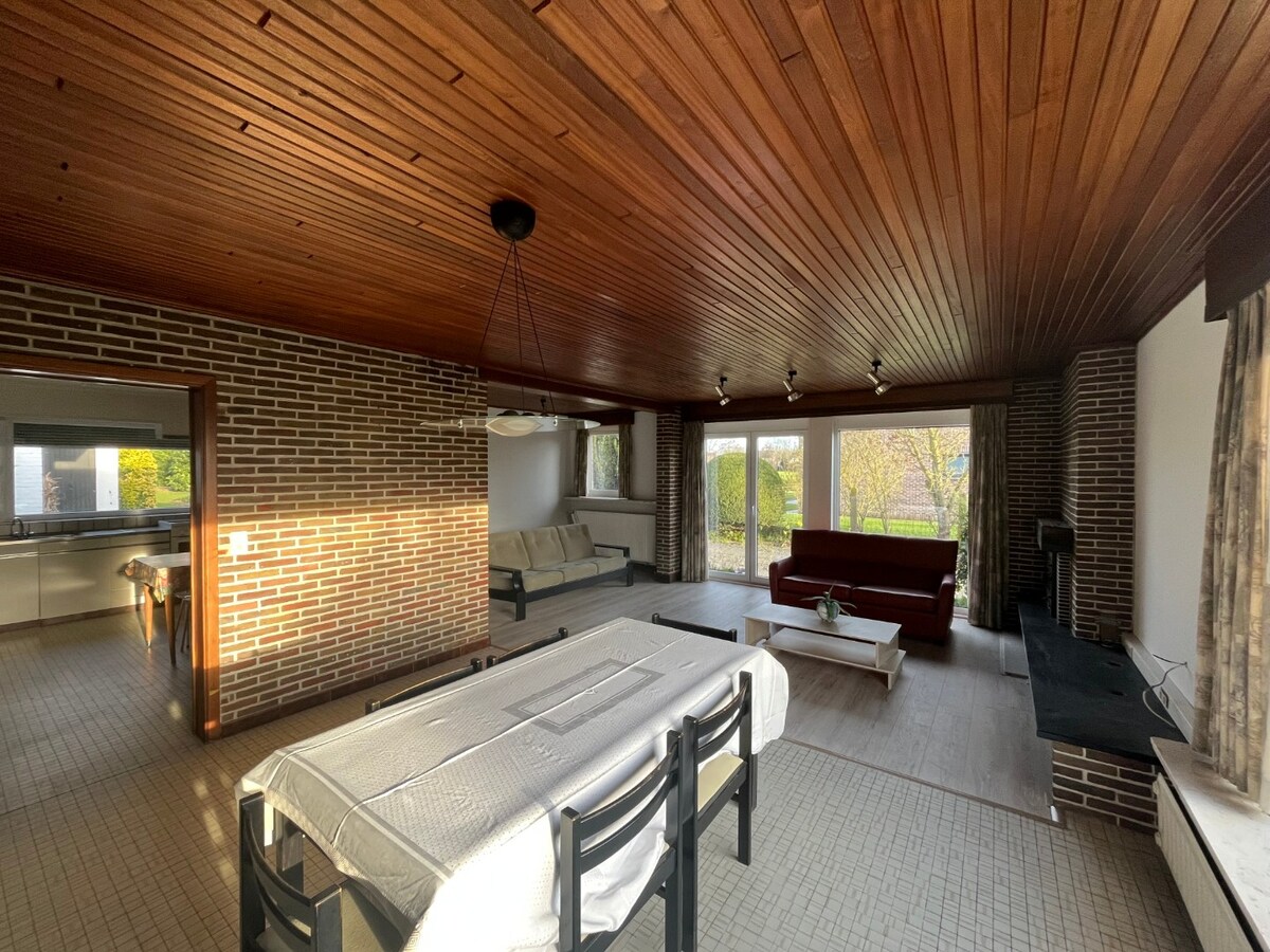 Ruime bungalowwoning. 