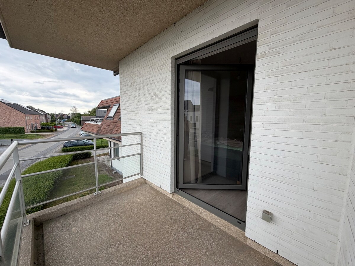 2 slpk-appartement nabij allerhande voorzieningen. 