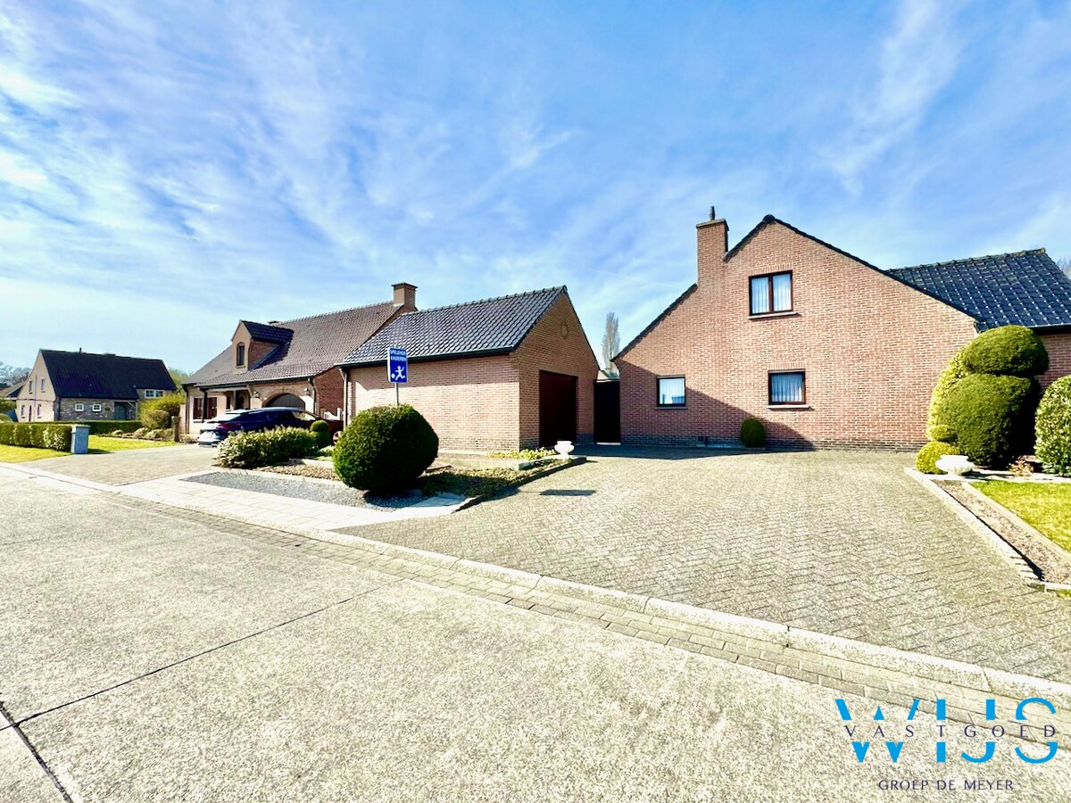 Ongelooflijk goed onderhouden bungalow te Bassevelde ! 