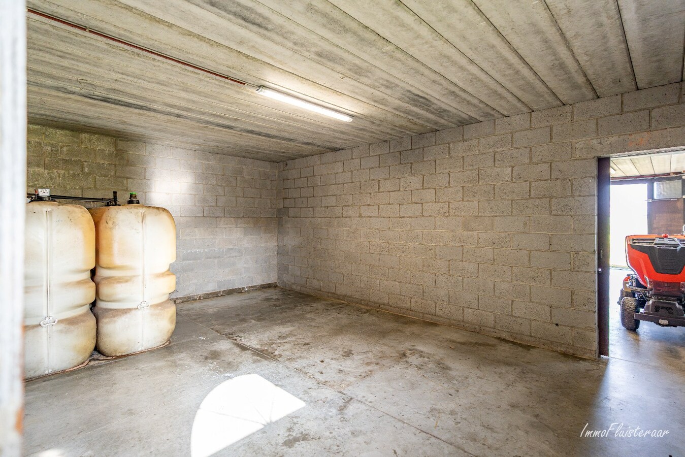 Woning met paardenstallen en buitenpiste op ca. 6,5ha te Bree 