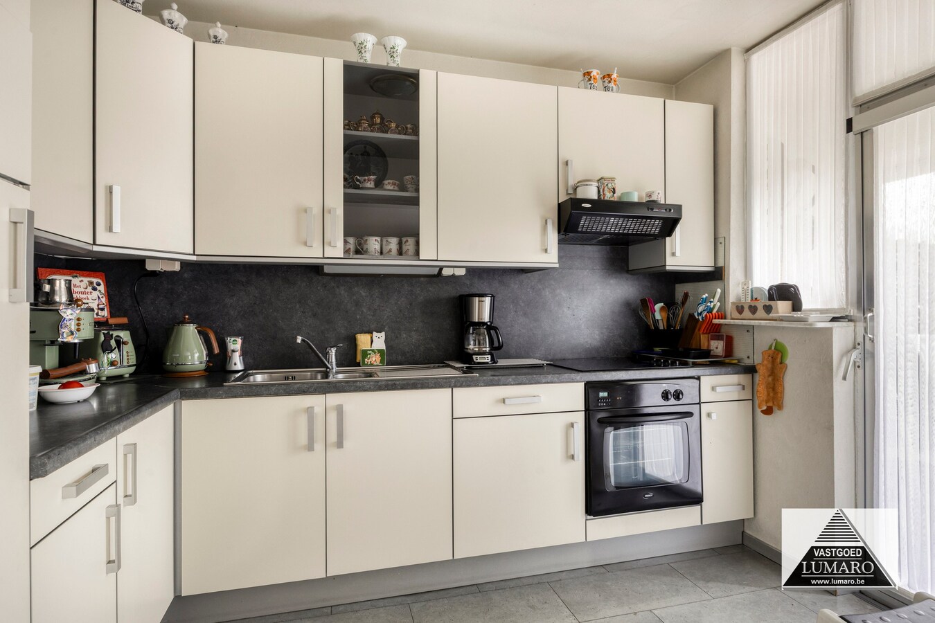 Ruim 3 slaapkamer appartement, met terras en garage 