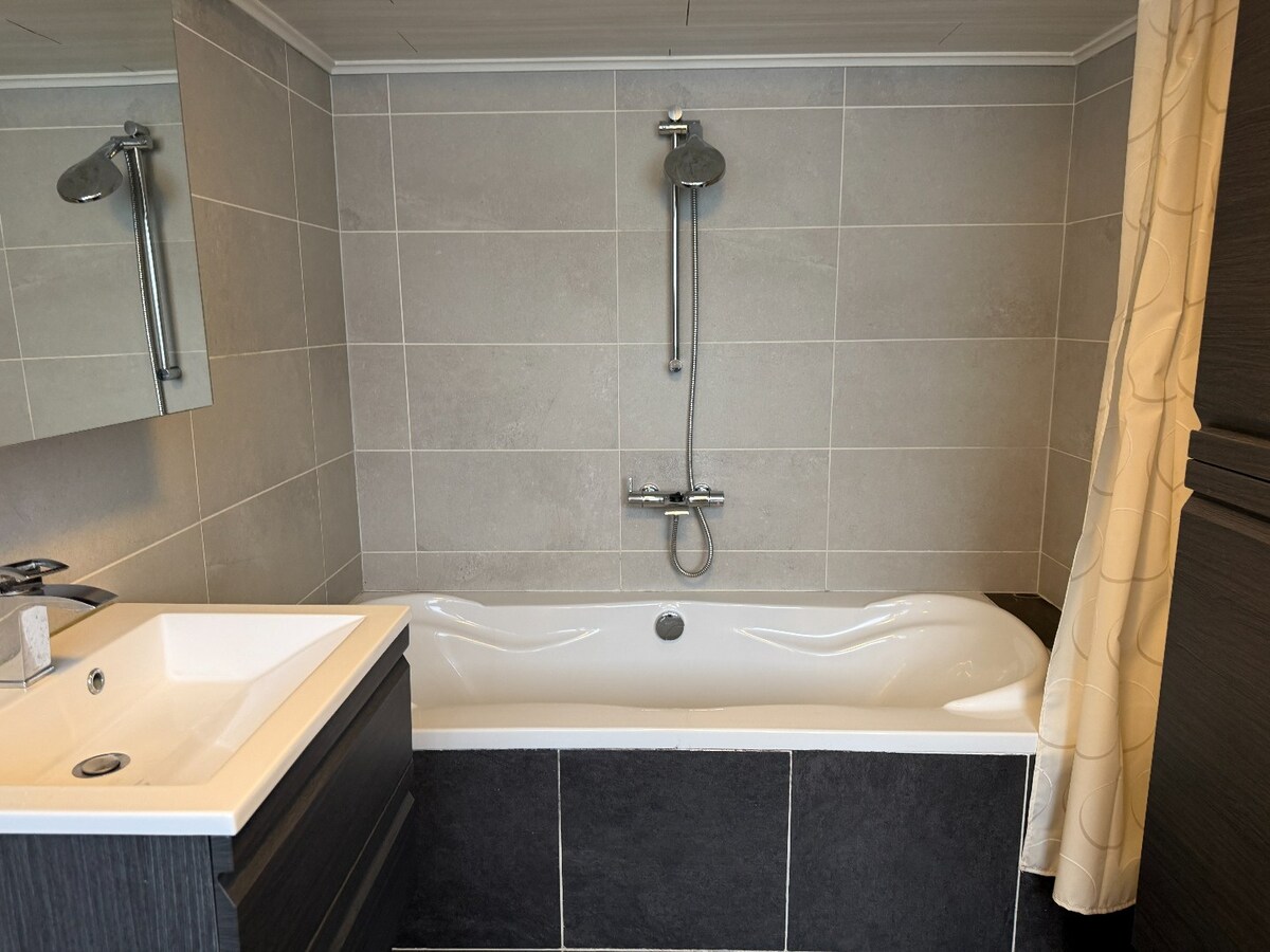 Te huur - woning met 3 slaapkamers te Merkem 