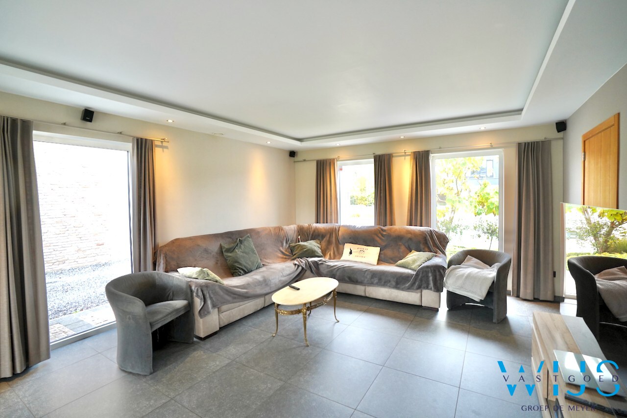 Ruime, energiezuinige gezinswoning te Oosteeklo ! 