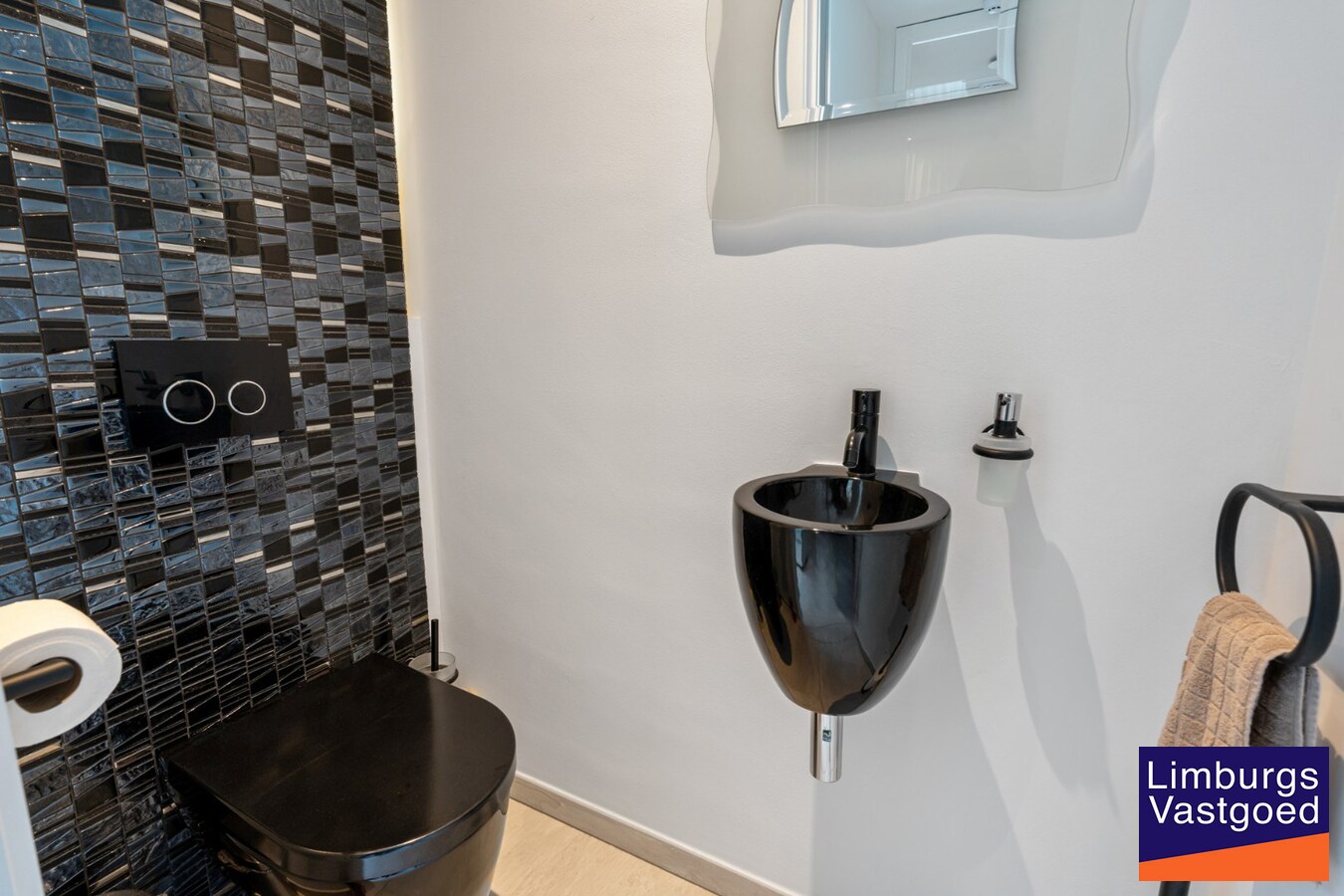 Unieke designvilla met zwembad en panoramisch uitzicht op het Albertkanaal 