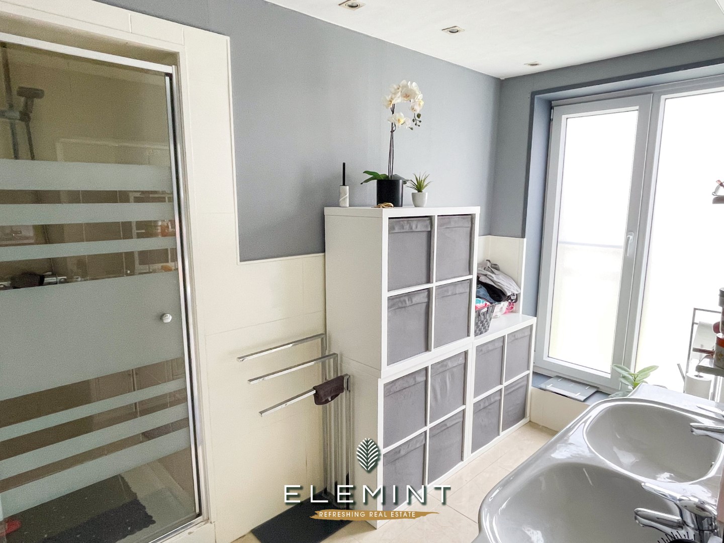 Klassevol en luxueus gerenoveerde hoekwoning op wandelafstand centrum Zwevegem 