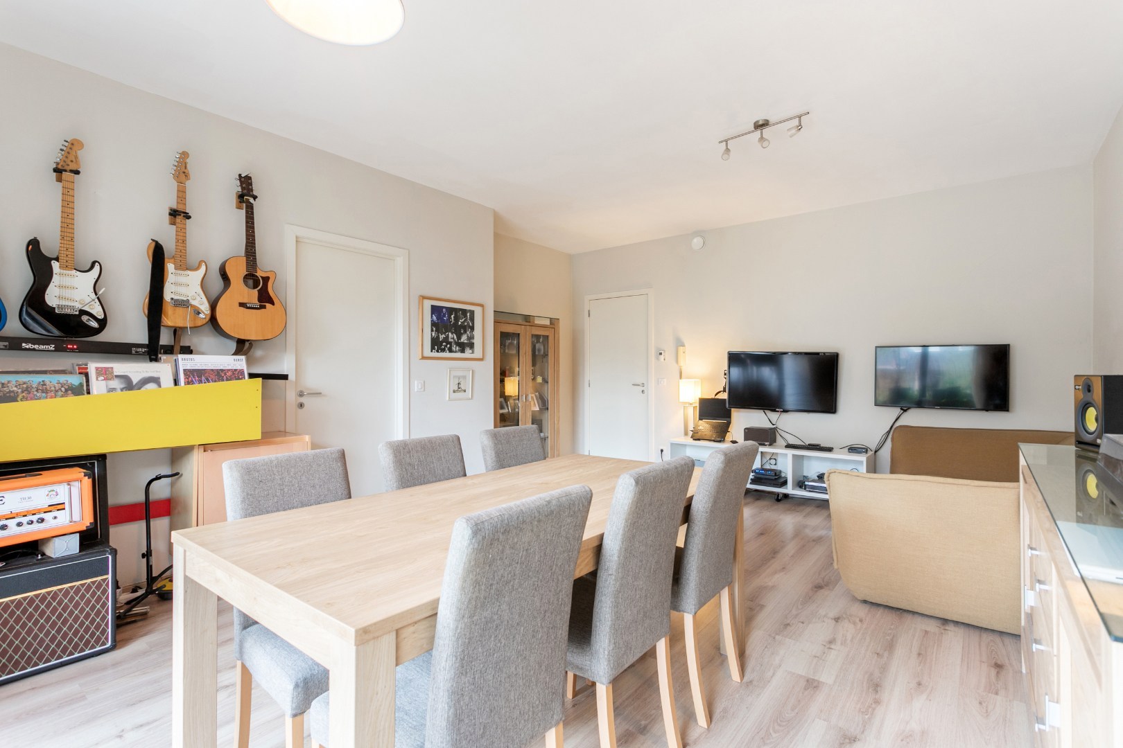 Energiezuinig 1-slpk appartement gelijkvloers met terras, parking en toplocatie nabij Brussel-Zuid 