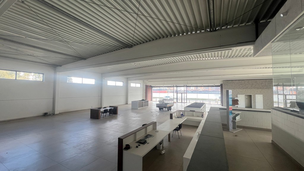 Showroom met kantoor en stockageruimte te huur in de haven van Gent