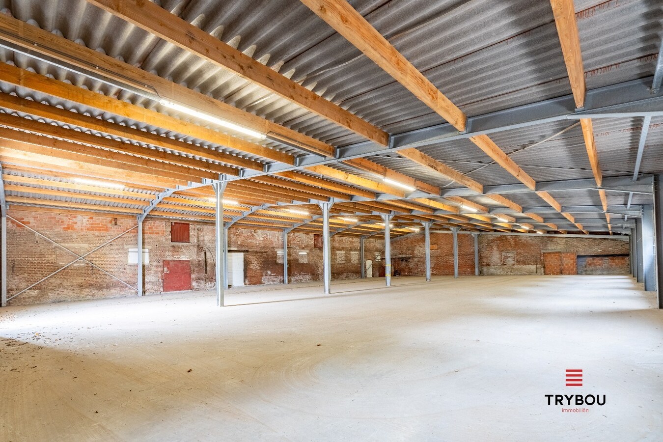 Ruime loods van 600 m² op vlot bereikbare locatie in Ieper 