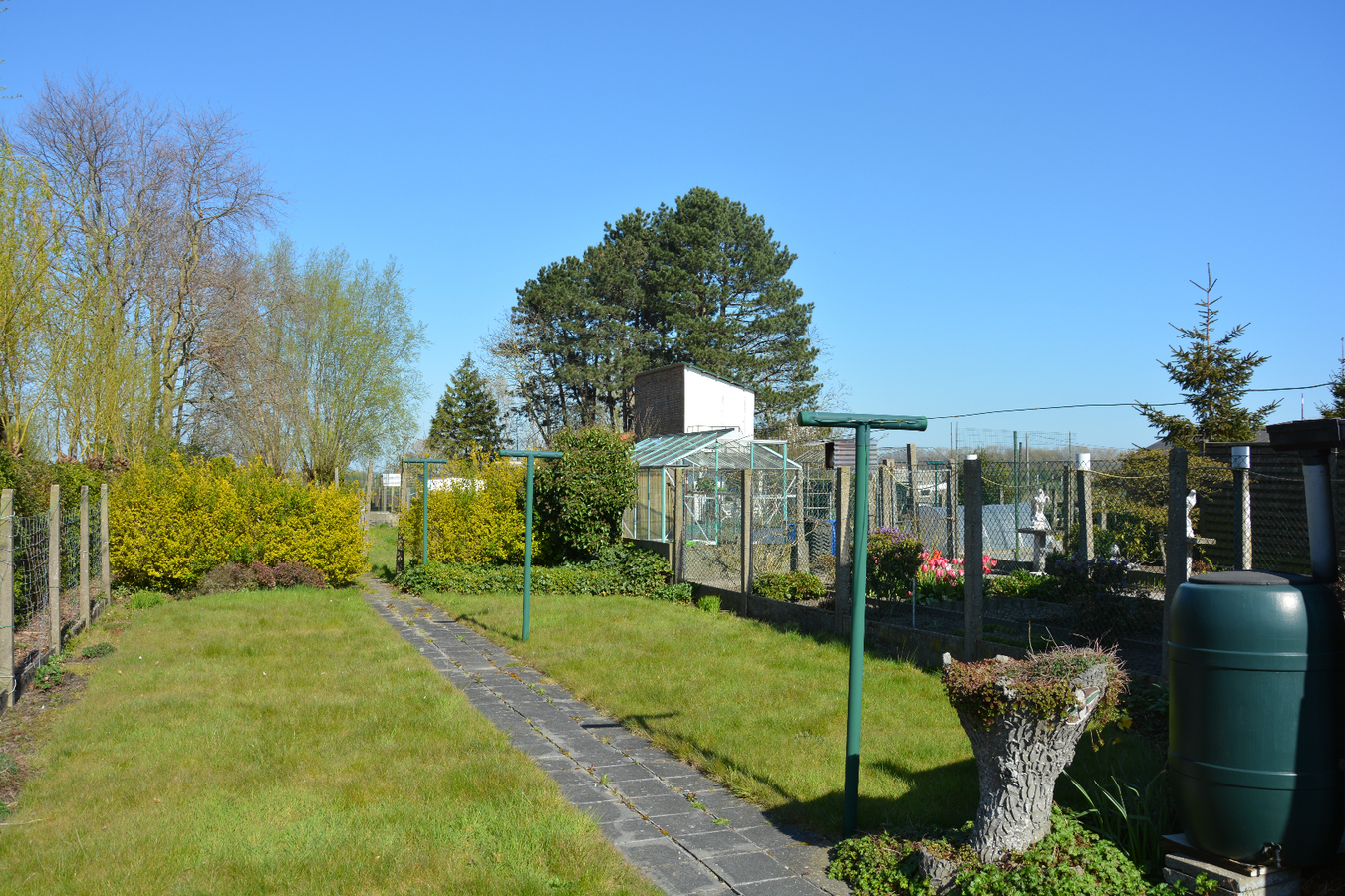 Toffe, op te knappen woning met grote tuin 