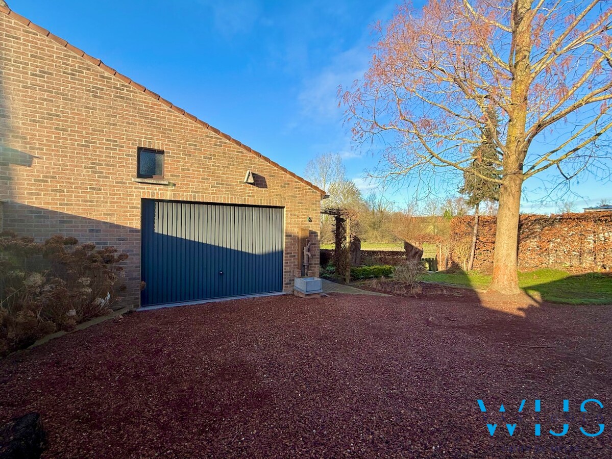 Super gezellig woonhuis met ruime garage te Boekhoute ! 