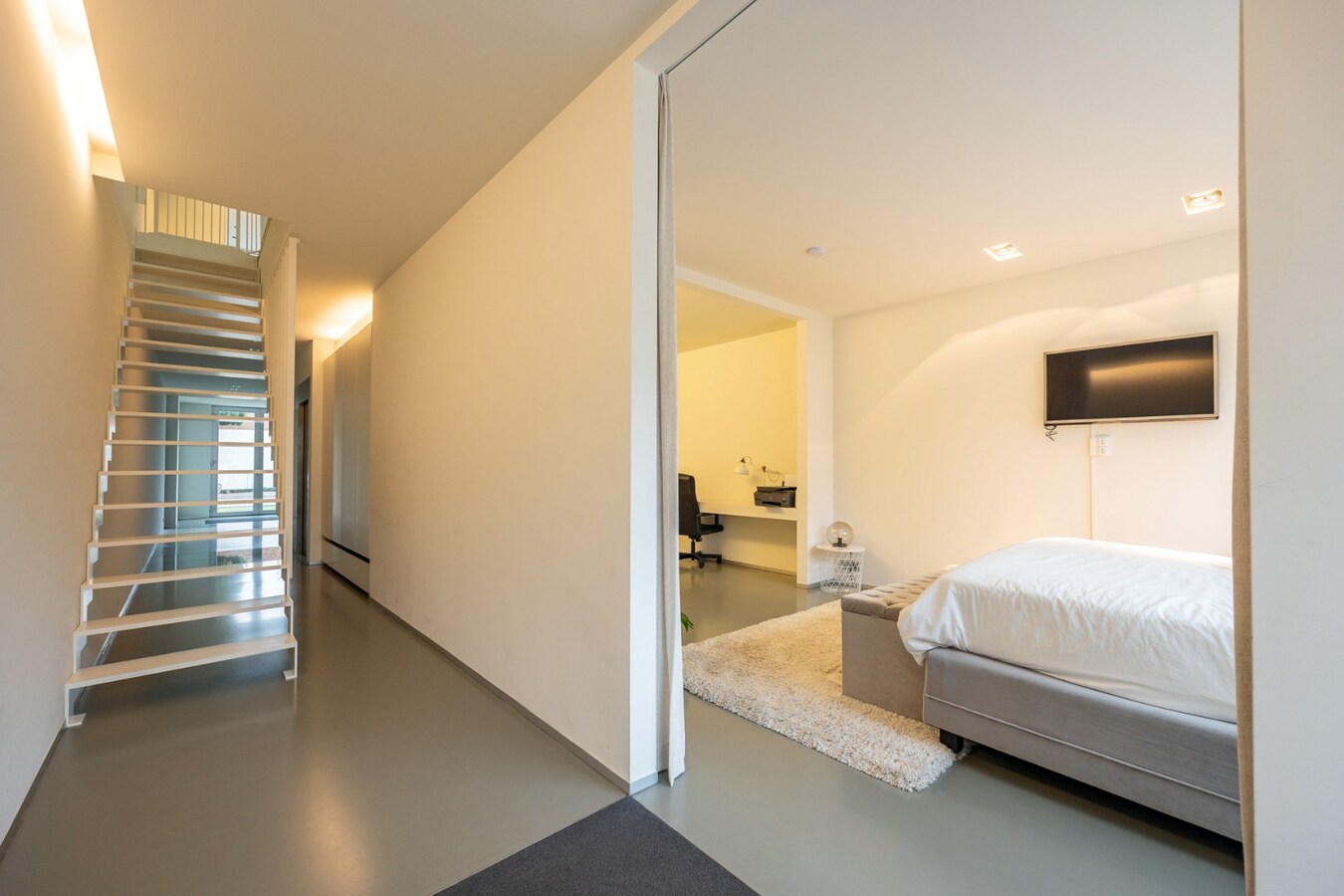 Instapklare designwoning met lift en zwembad 