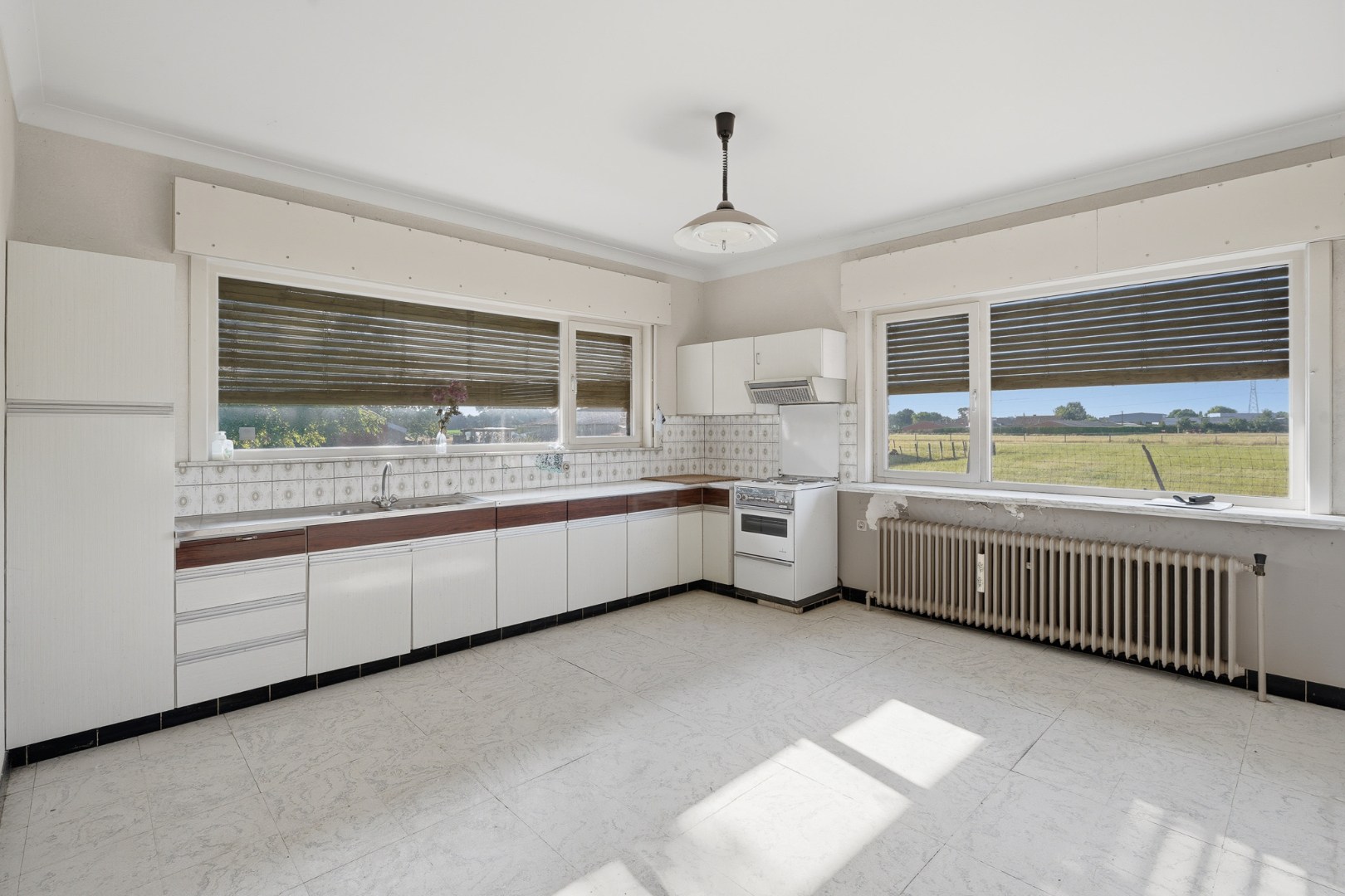 Hoeve "De Roeste Scheure" op een perceel van ca. 12.762 m² te Zedelgem 