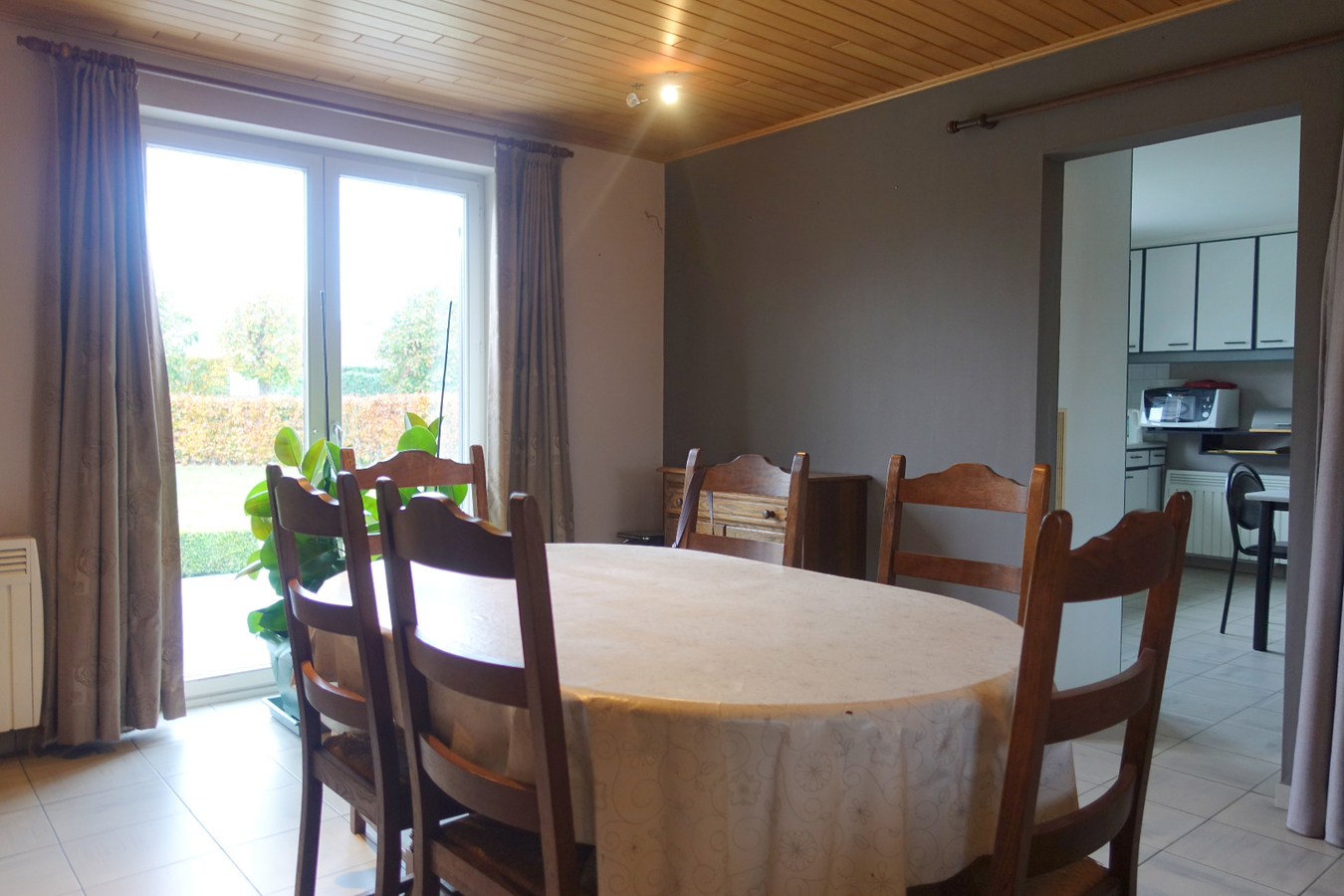 Goed gelegen woning met grote tuin 