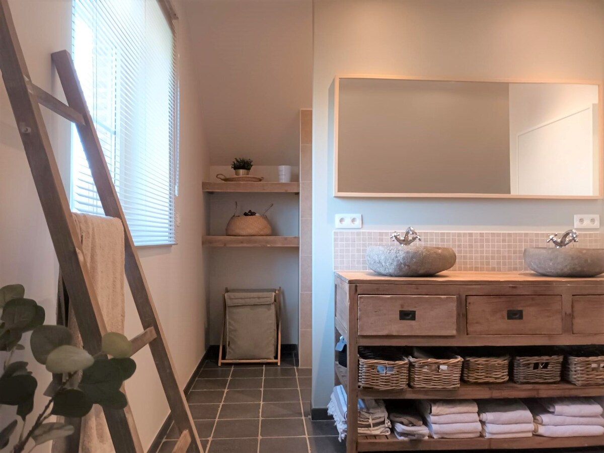 Prachtige woning met energielabel A, zeer rustig gelegen te Bolderberg. 