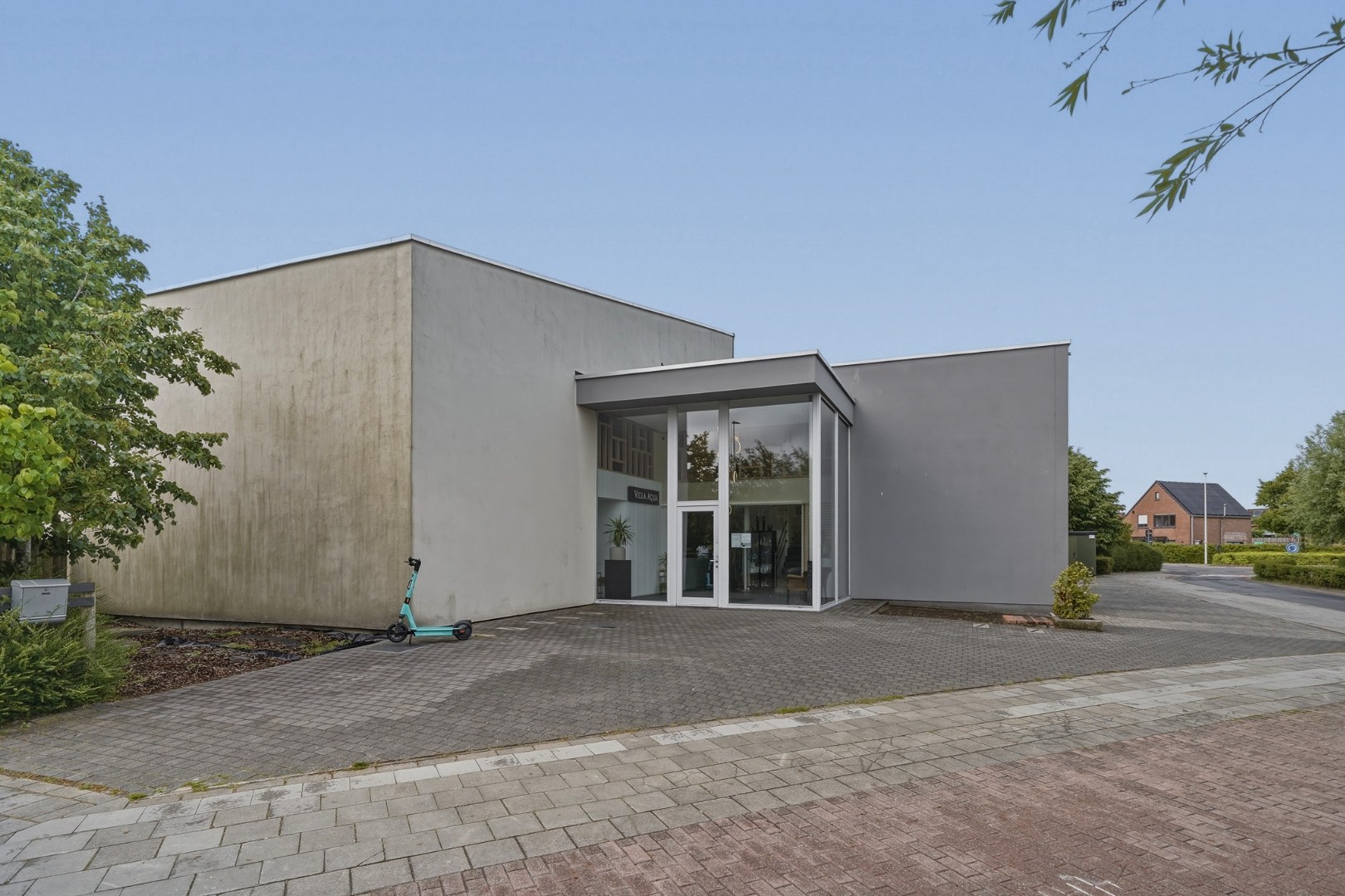 Uitzonderlijk bedrijfsgebouw met 1.210 m² en eindeloze mogelijkheden 
