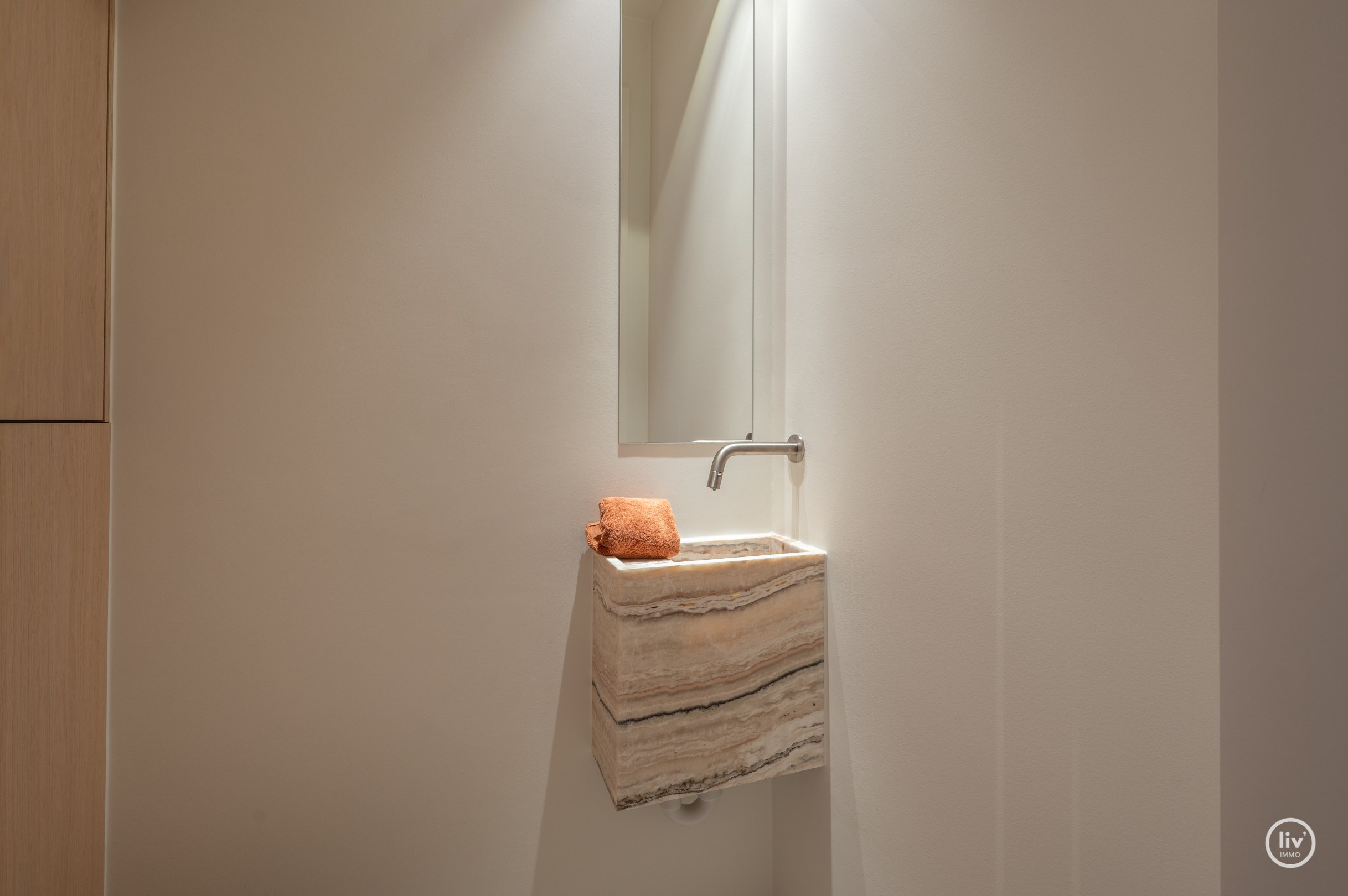 Magnifique appartement rénové de 3 chambres avec vue dégagée situé sur l'avenue Jozef Nellens à Knokke. 