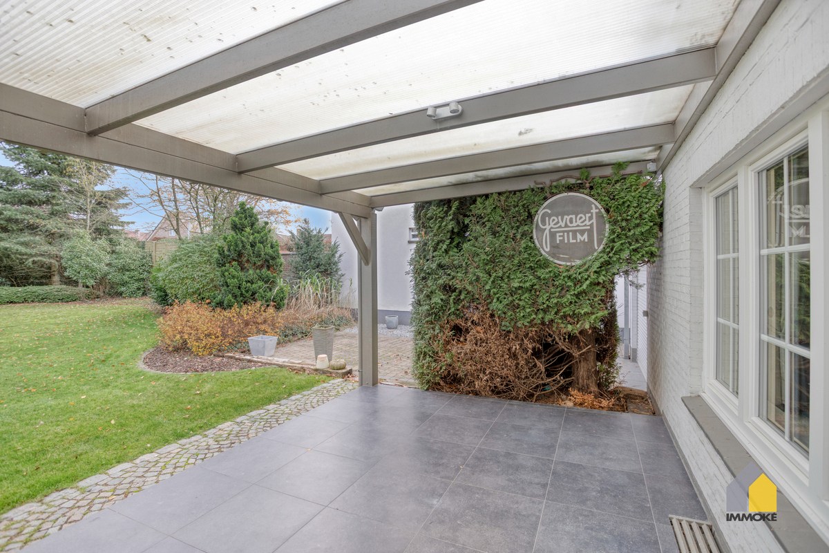 Vrijstaande, statige woning op 7 a 82 ca met 3 slpk en mooie tuin. 