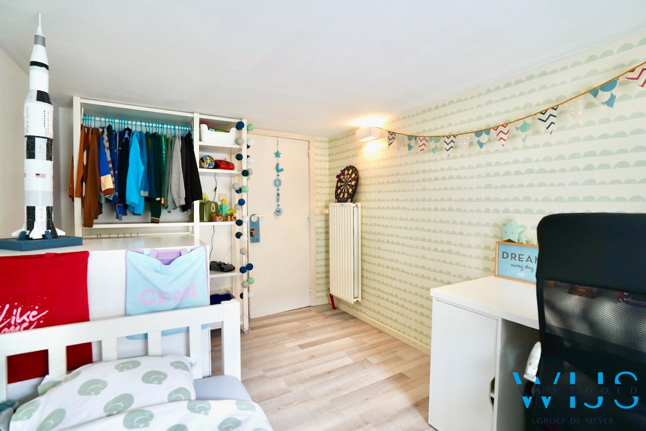 Instapklaar woonhuis met 3 slaapkamers en garage te Boekhoute ! 