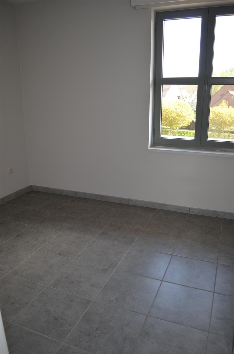 Recent app. met 2 slpks en garage te Lovendegem 