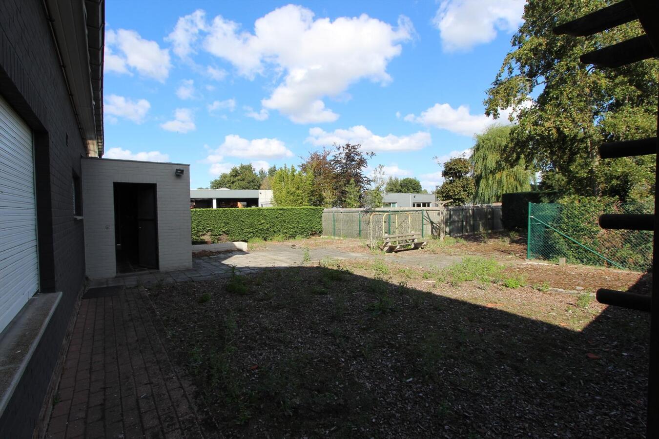 Woning met 4 slaapkamers en garage te Koekelare 