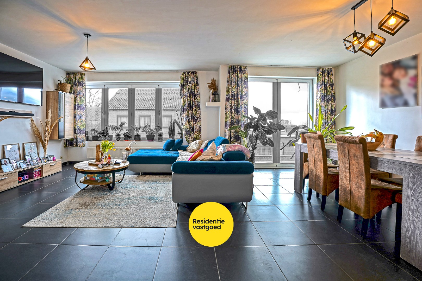 Recent appartement met privatieve tuin (346m²)  en ruim terras (40m²) in het centrum van Woumen! 