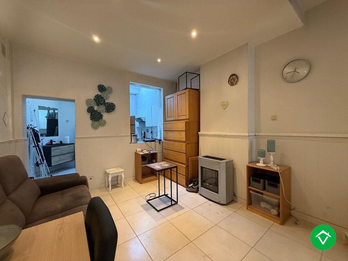 Op te frissen rijwoning met 3 slaapkamers in centrum Roeselare 