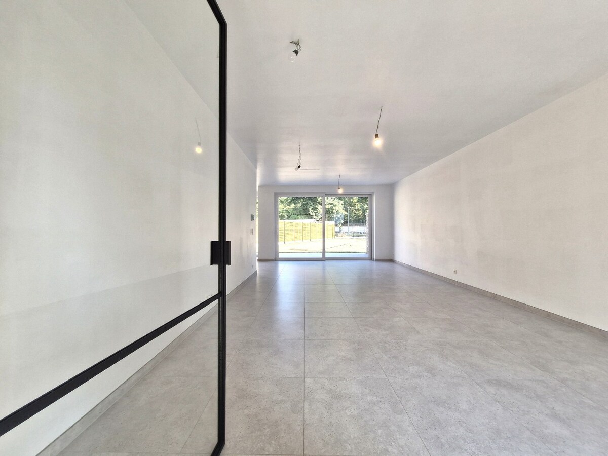 Nieuwbouwwoning met mooie tuin, garage en 4 slaapkamers te Dudzele 