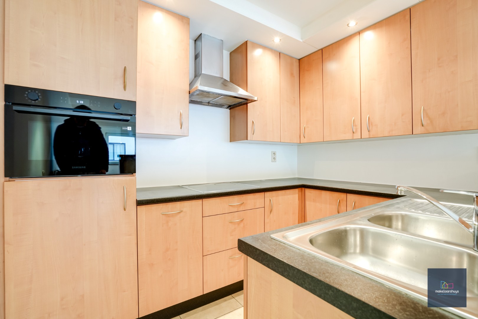 Goedgelegen 2slpk-appartement met terras en staanplaats 