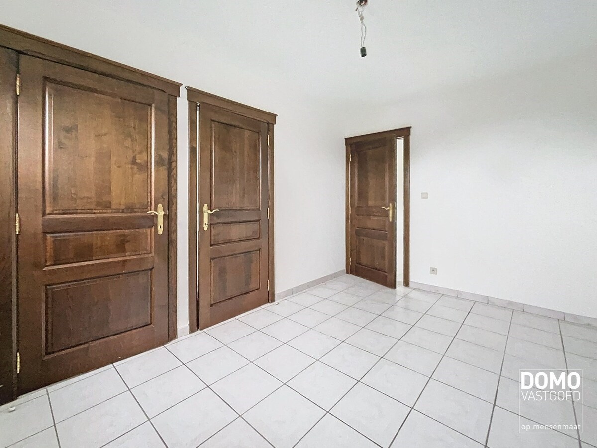 RUIME GEZINSWONING MET 4 SLAAPKAMERS, TUIN EN INPANDIGE GARAGE TE HERK-DE-STAD 