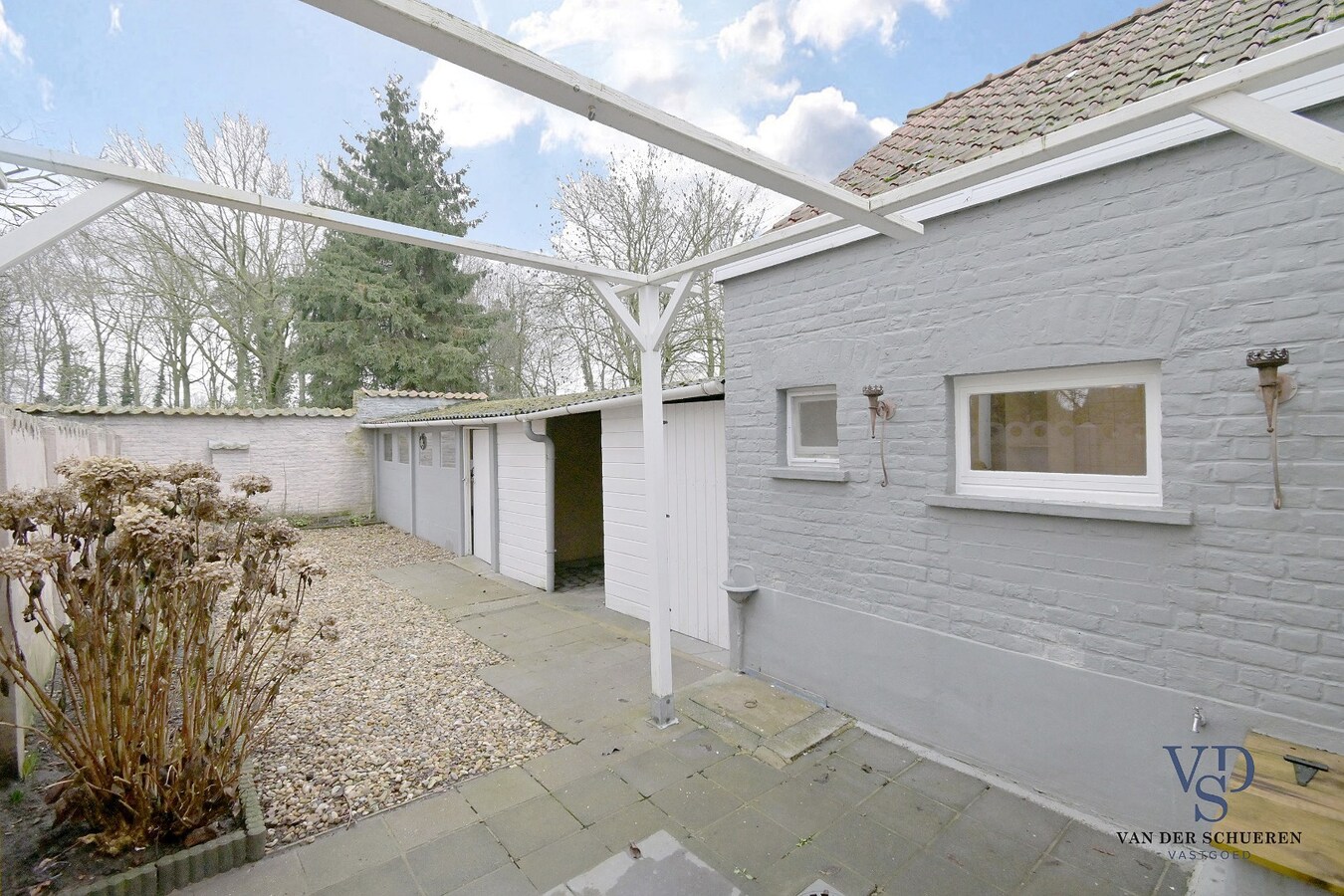 Te renoveren gezinswoning. 