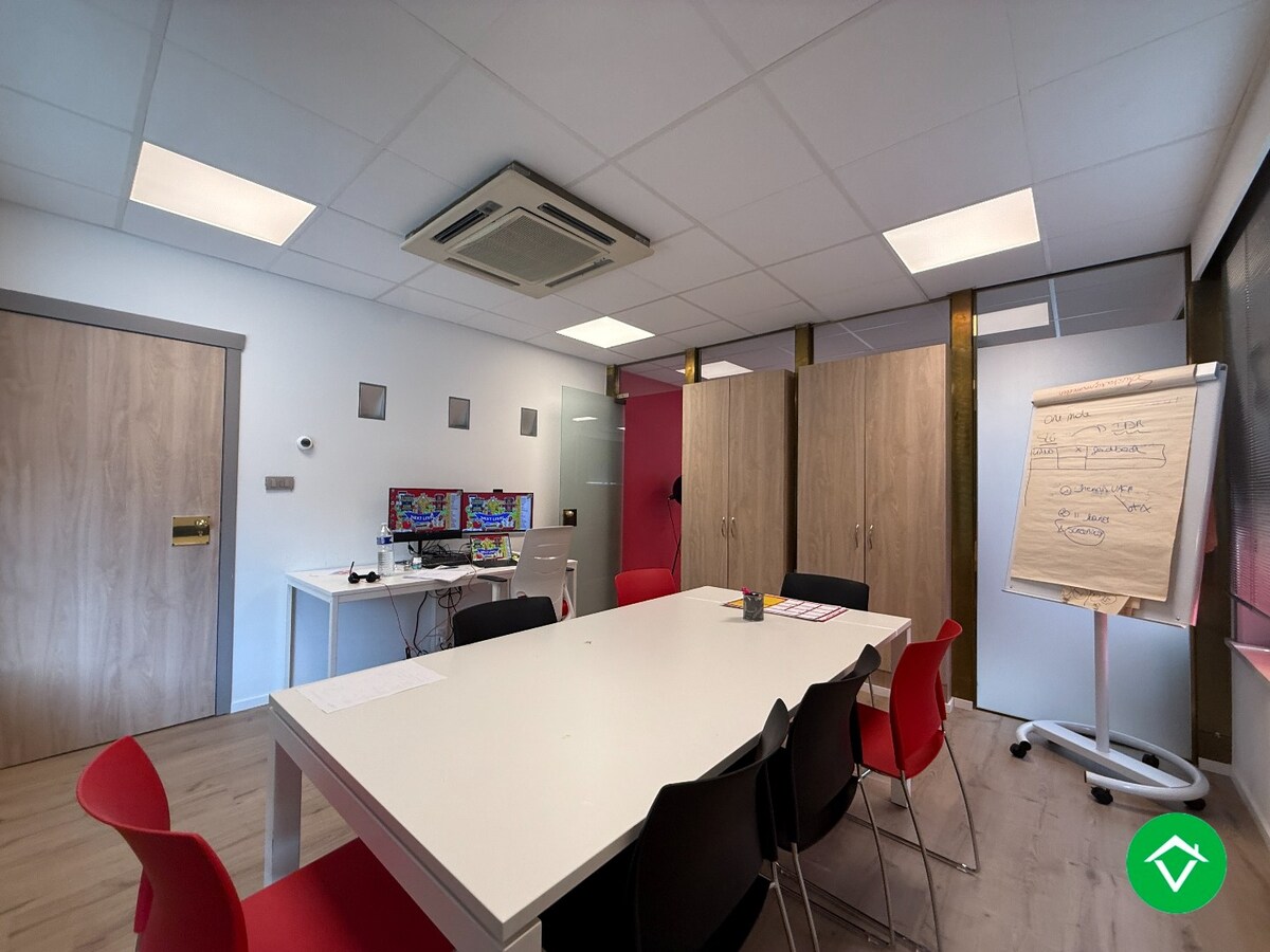 Commercieel gelegen handelspand te Roeselare 