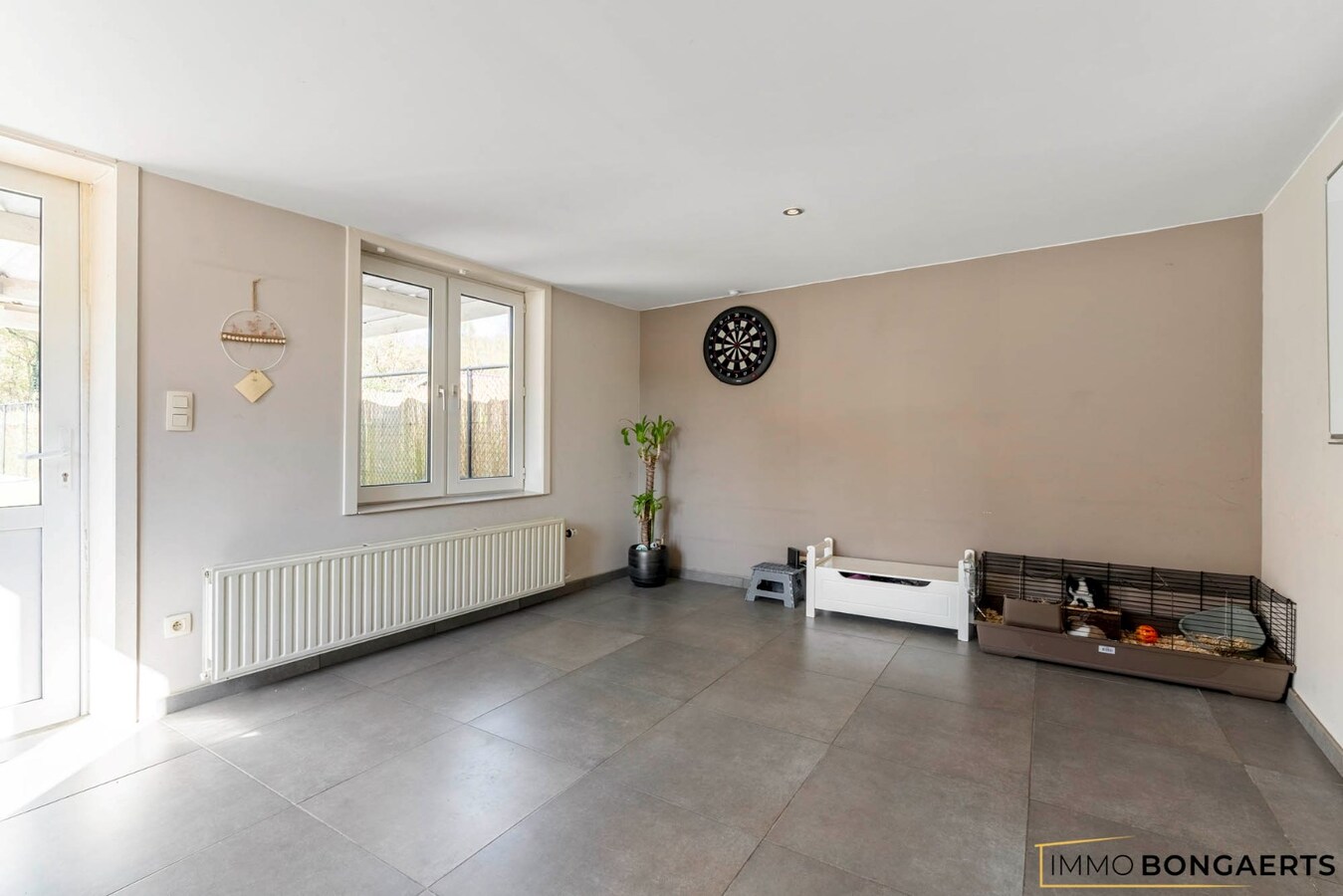 Gerenoveerde woning met vier slaapkamers 