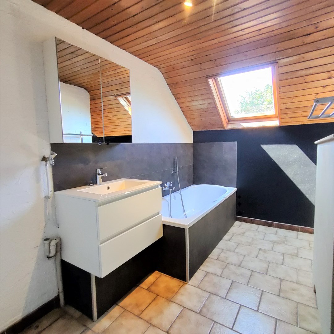 Recent opgefrist appartement met 2 slaapkamers te Geel 