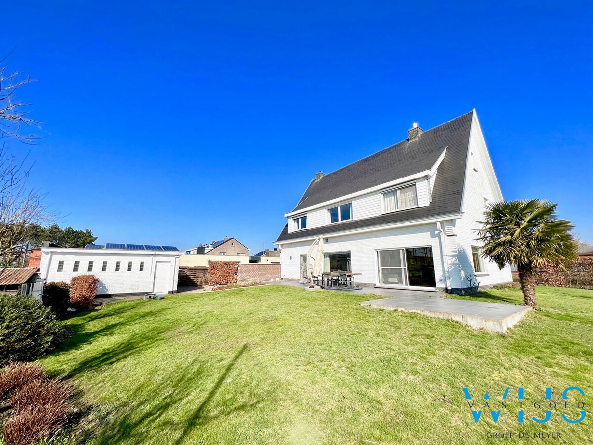 Statig woonhuis op 1104 m² in het centrum van Sleidinge ! 