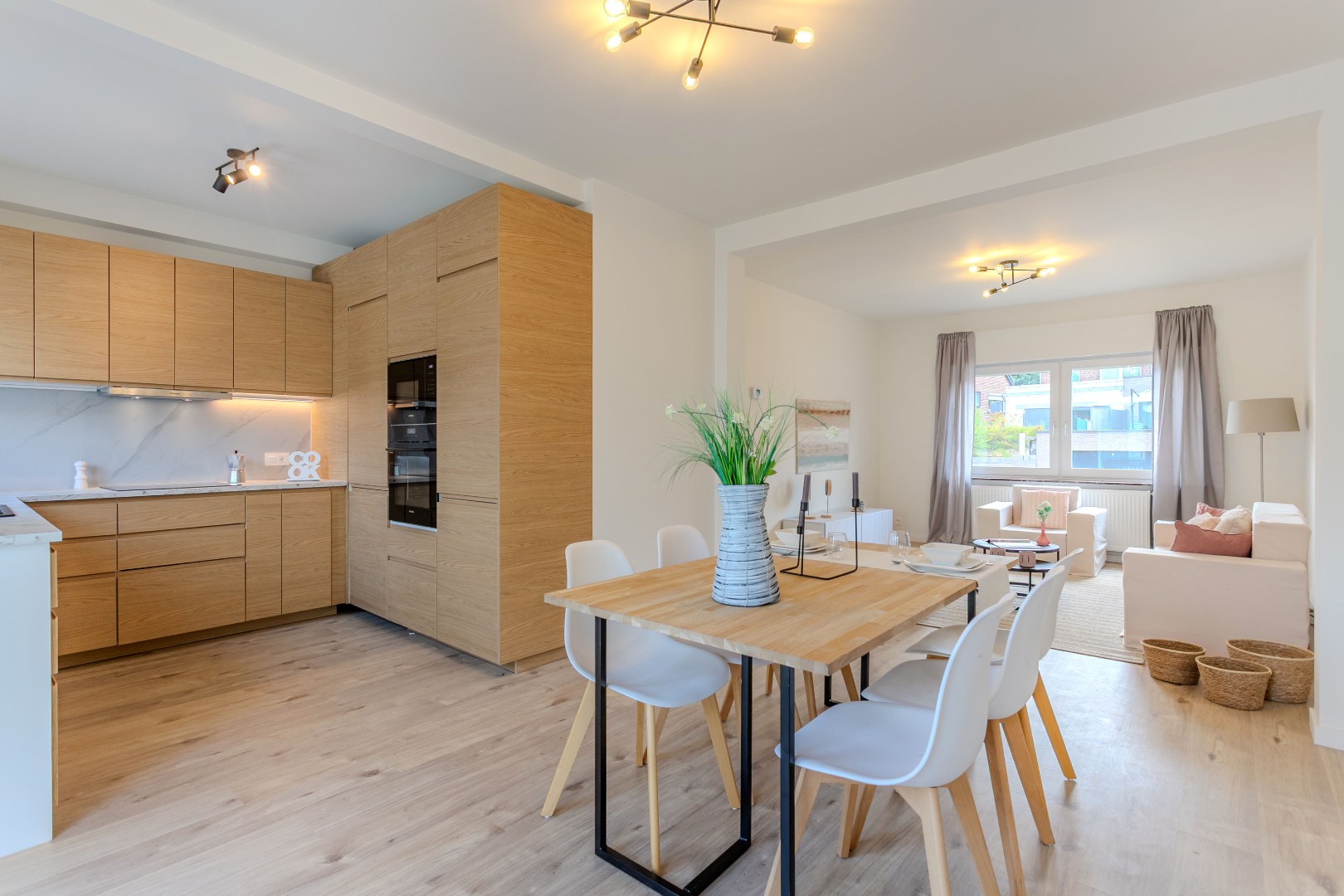 Gerenoveerde woning (EPC B) met 3 slpks (5 mogelijk) garage en tuin in een rustige straat te Lembeek 