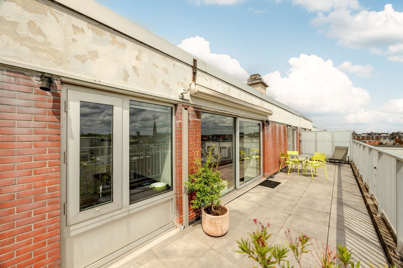 Zeer ruim appt. met 3 slpk en 2 terrassen te Antwerpen! 