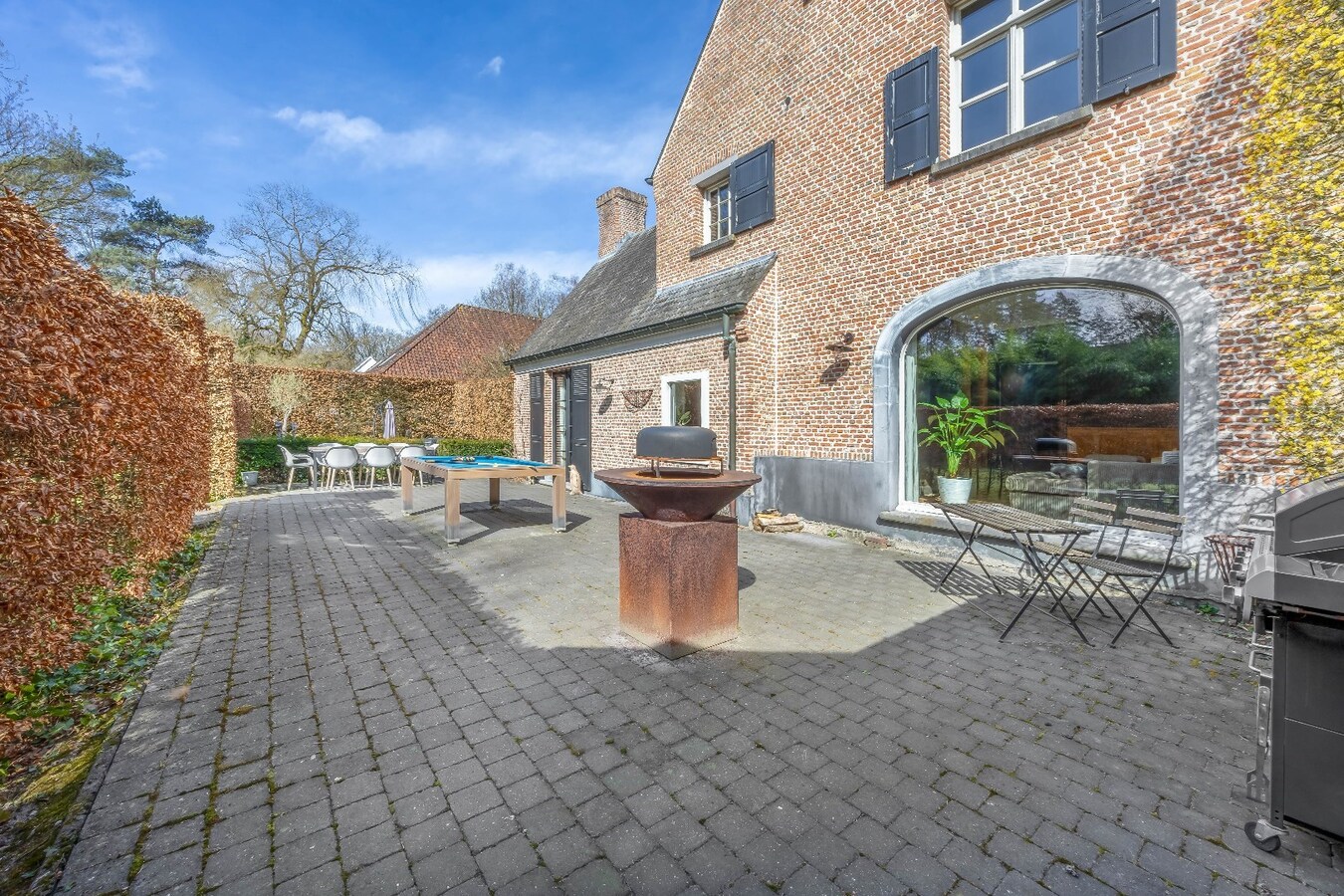 Sels villa met 4 slaapkamers, dubbele carport en garage, Zuid-West tuin op een perceel van 1.991 m² te Schilde - 's-Gravenwezel, 