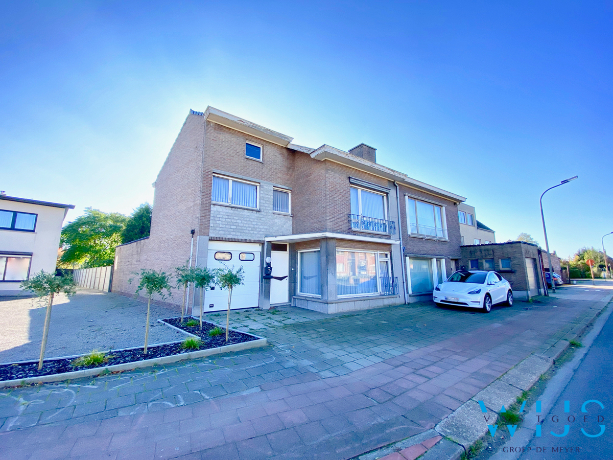 Te renoveren gezinswoning op een zonnig perceel van 1184m² te Wachtebeke ! 