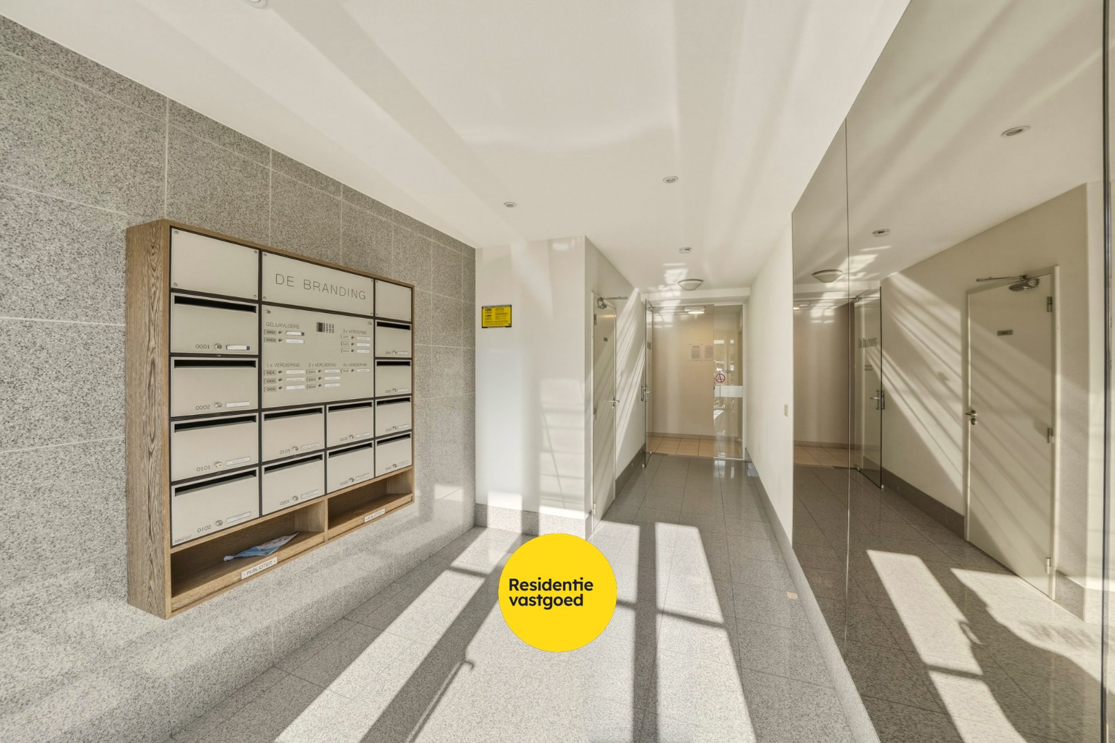 Instapklaar 3- slaapkamerappartement op toplocatie aan het strand! 