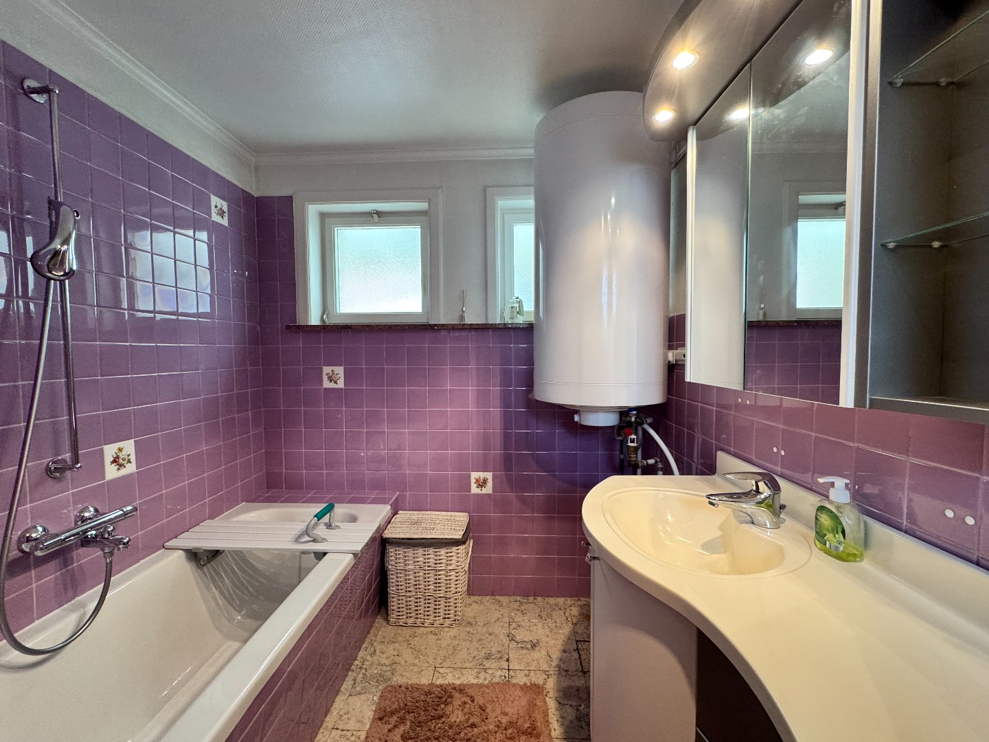 Woning met veel potentieel, 4 slaapkamers en garage te Zulte. 