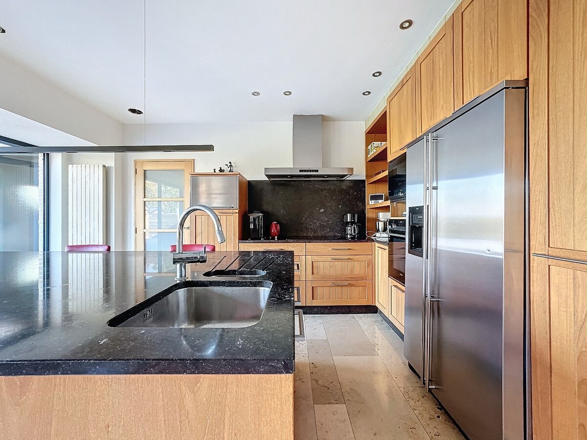 Ruime gezinswoning met knappe tuin te Erwetegem 