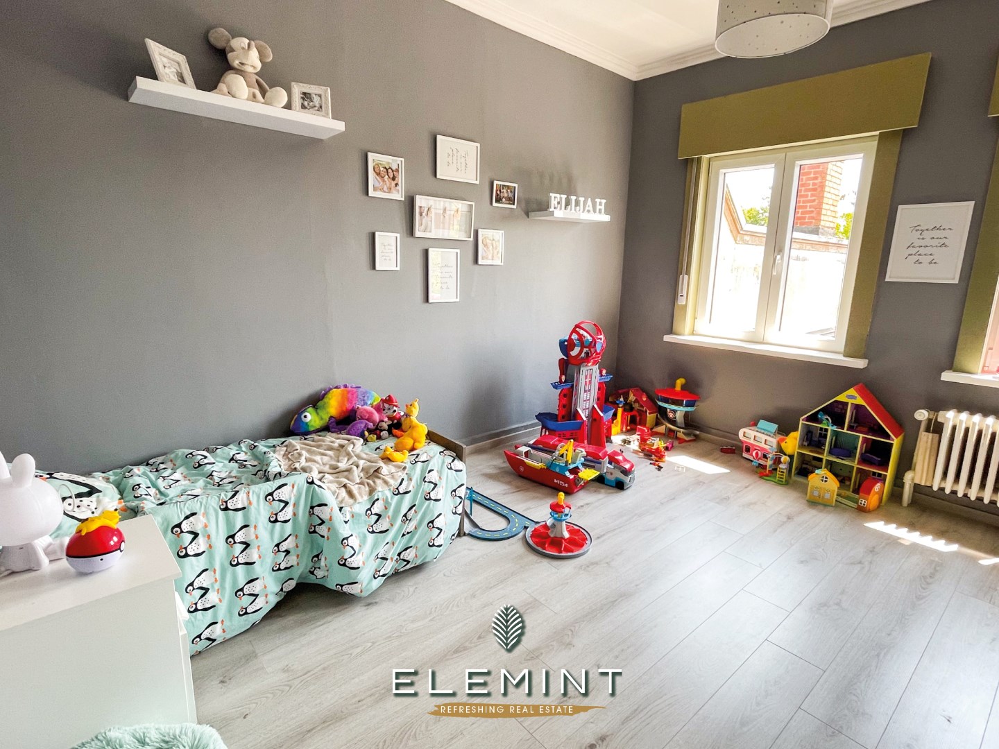 Klassevol en luxueus gerenoveerde hoekwoning op wandelafstand centrum Zwevegem 