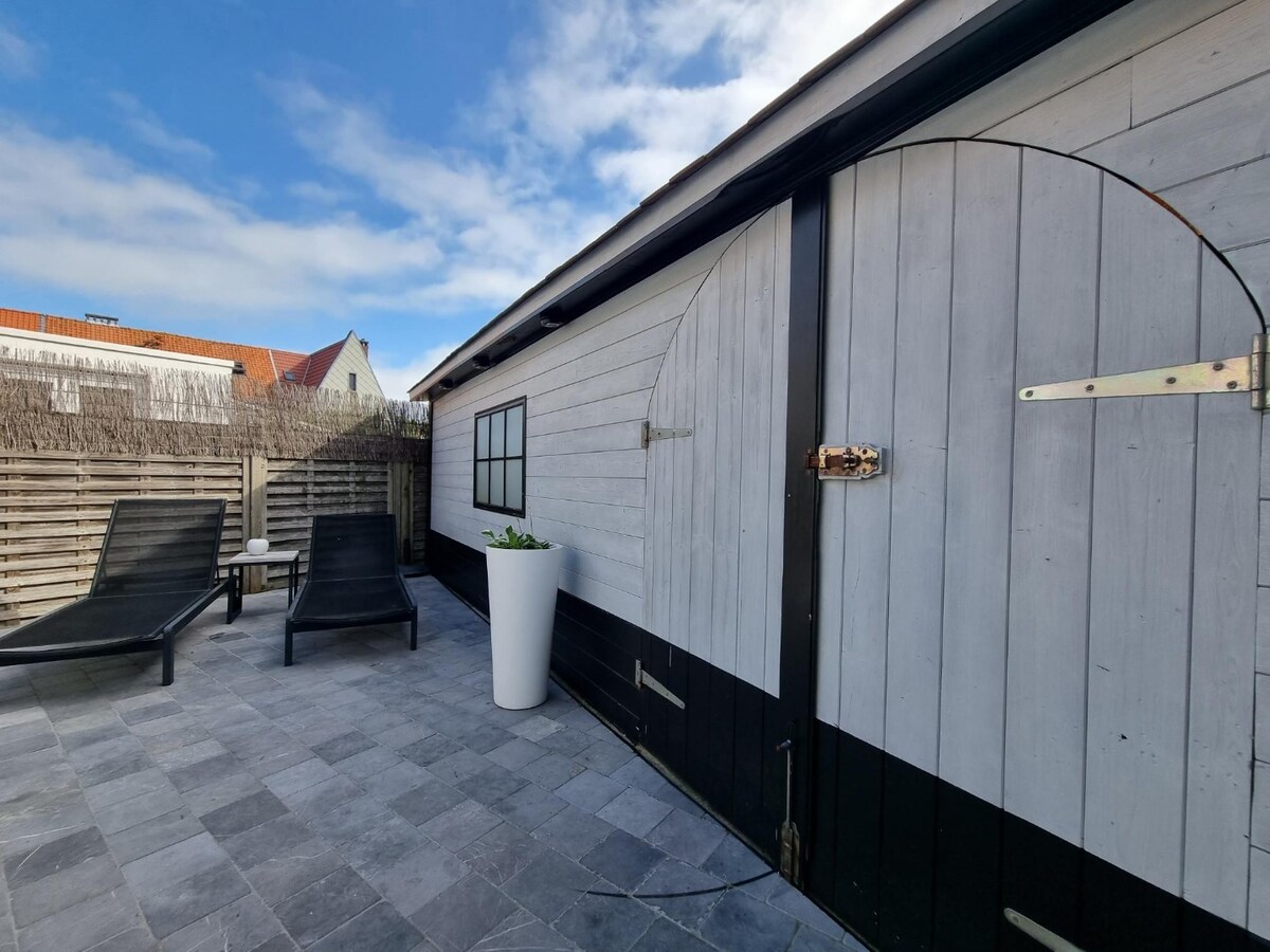 Zeer aangename woning met dubbele parking en mooi terras te Heist 