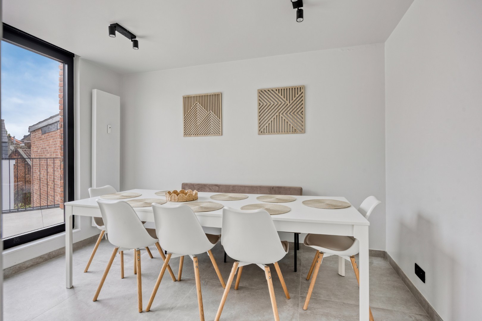 Volledig gerenoveerde en gemeubelde studentenkamers met privé-sanitair. 