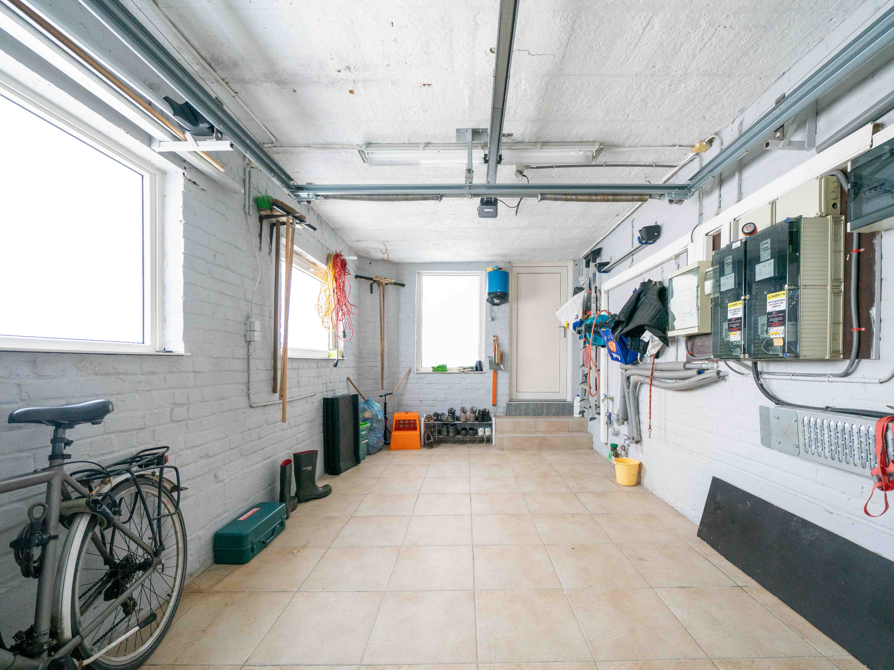 Zeer ruime gezinswoning met 4 slaapkamers en bureel 