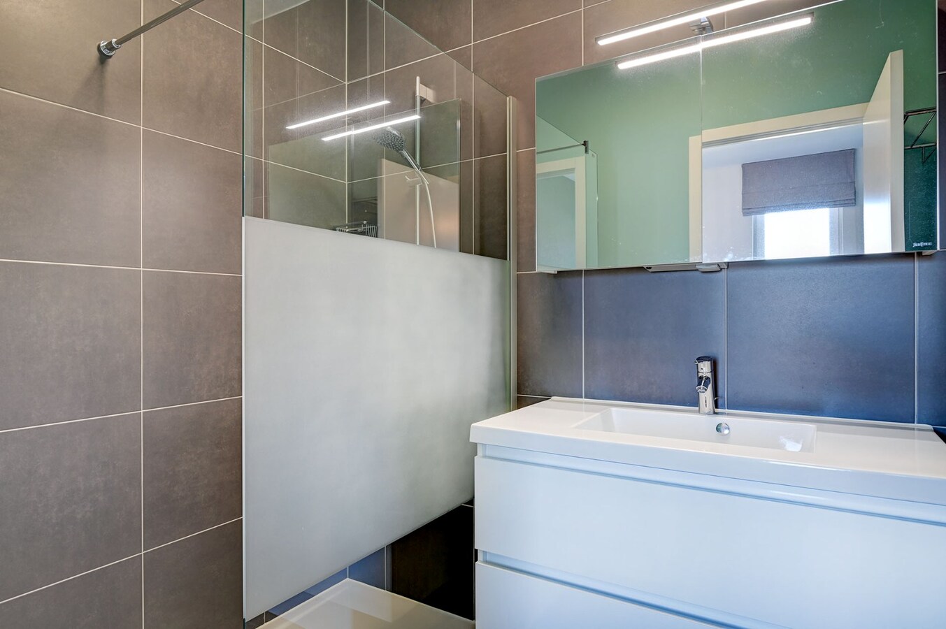 Centraal gelegen appartement met mooi terras en ondergrondse staanplaats 