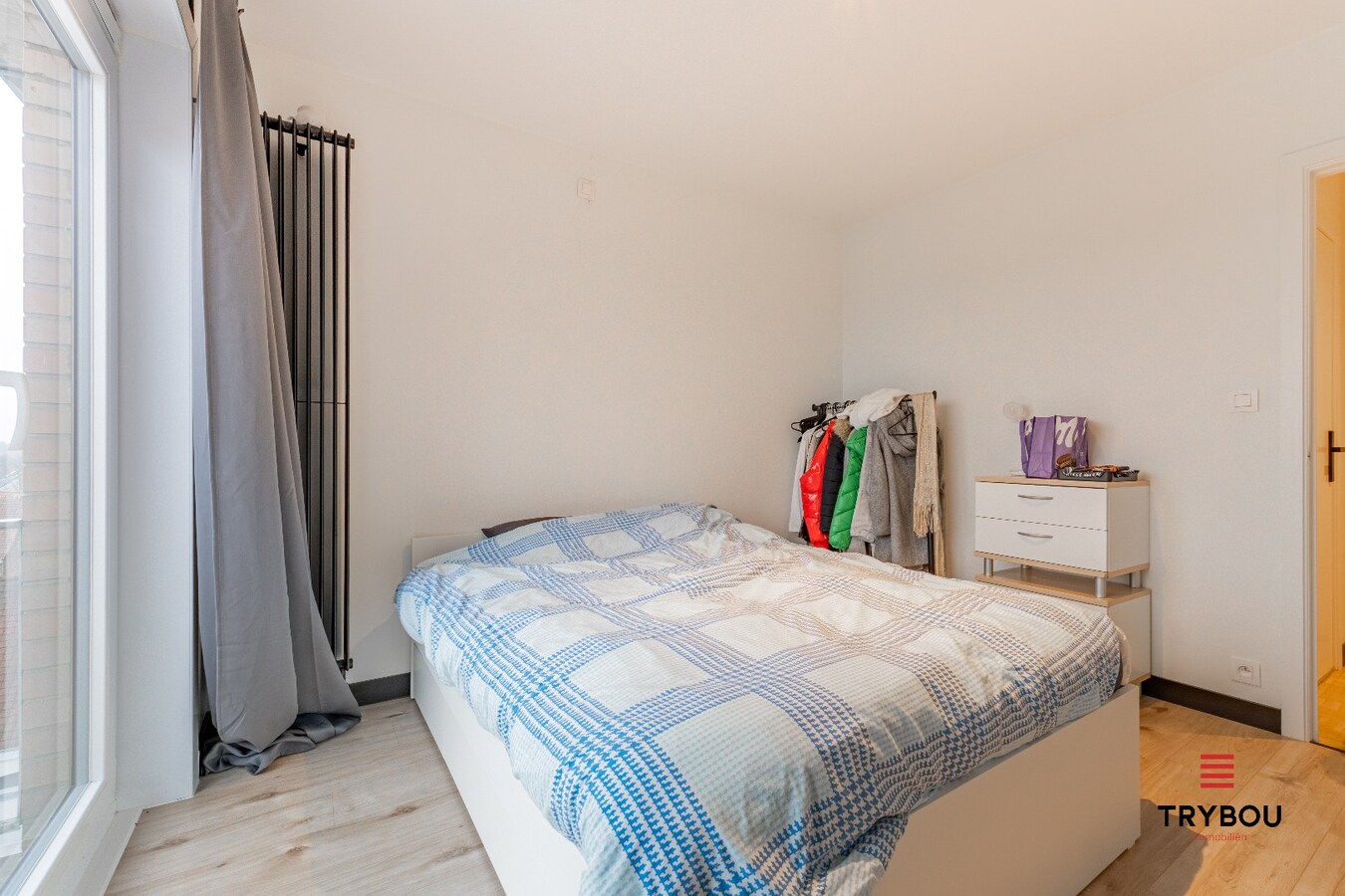 Volledig gerenoveerd 2-slaapkamerappartement te koop – rand centrum Ieper 