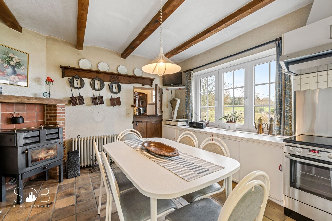 Authentieke hoeve met bijgebouwen met graslanden op circa 8.750m² 