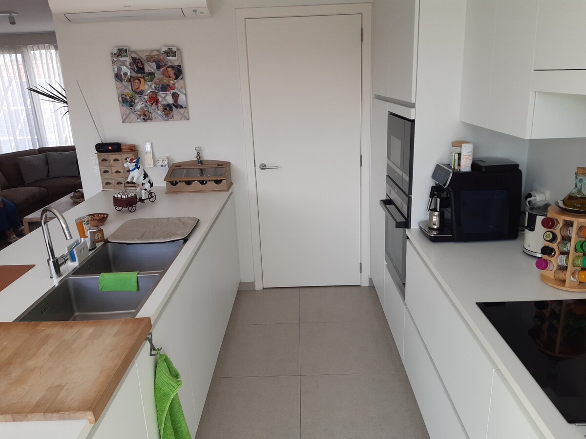 Ruim, energiezuinig 3- slaapkamer appartement. 